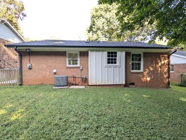 Building Photo - 1274 Tredwell Dr
