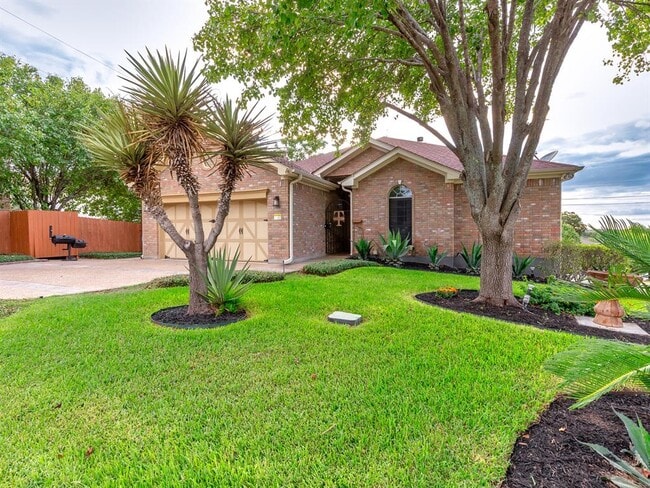 Building Photo - 1900 Red Rock Dr