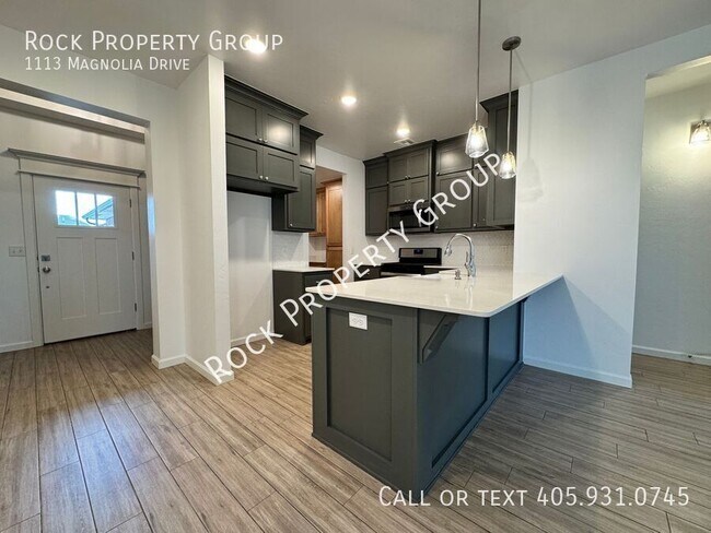 Building Photo - 1113 Magnolia Dr