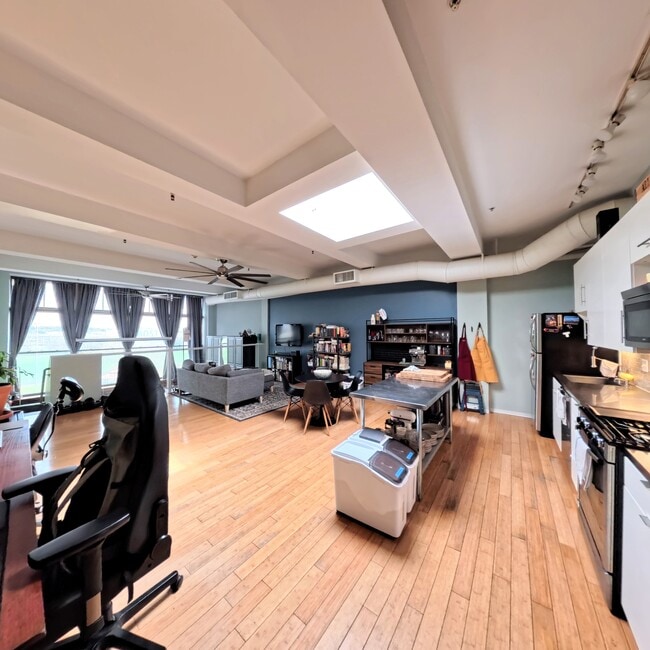 Building Photo - 156 Porter St