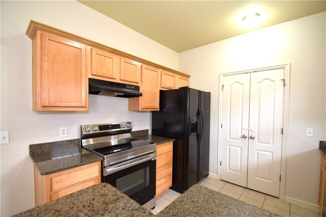Building Photo - 5005 SW Fieldstone Blvd