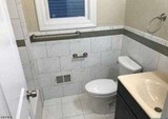 Building Photo - 106 3rd Ave