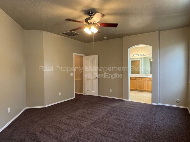 Building Photo - 15440 W Jefferson St