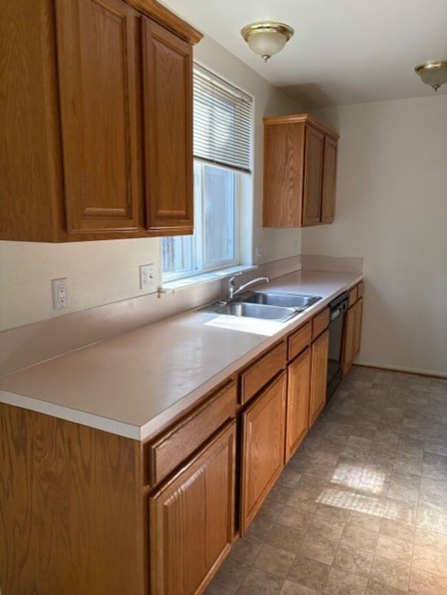 Building Photo - Four Bedroom w/ fenced yard, large garage