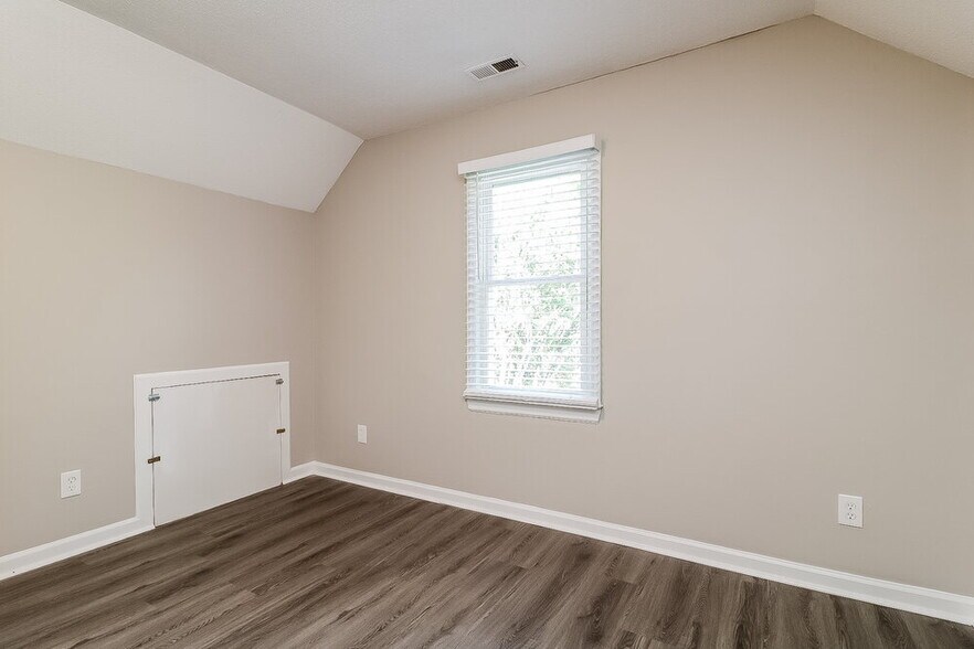 Building Photo - 408 Carrington Dr