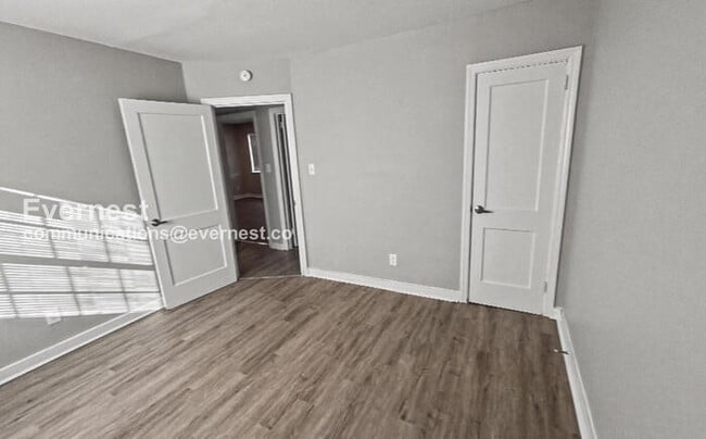 Building Photo - 1018 4th Ave W