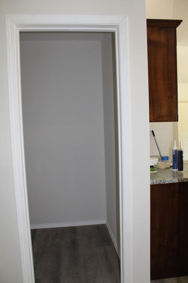 Building Photo - Great spacious home in Strafford