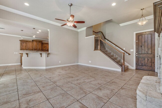 Building Photo - Available for September Move In! Spacious ...