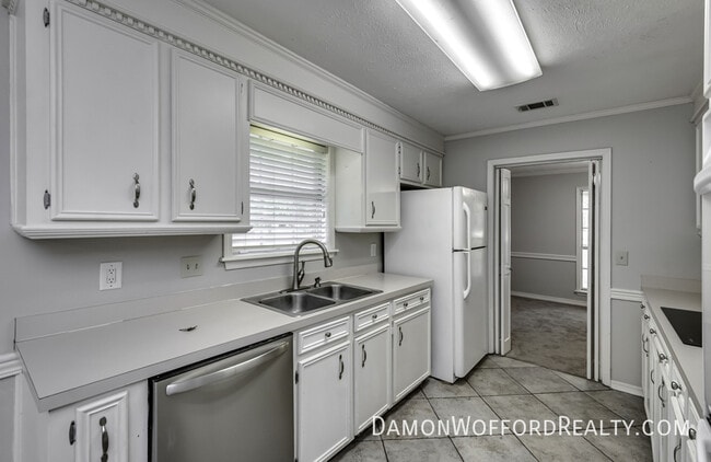 Building Photo - 502 Pelahatchie Shore Dr