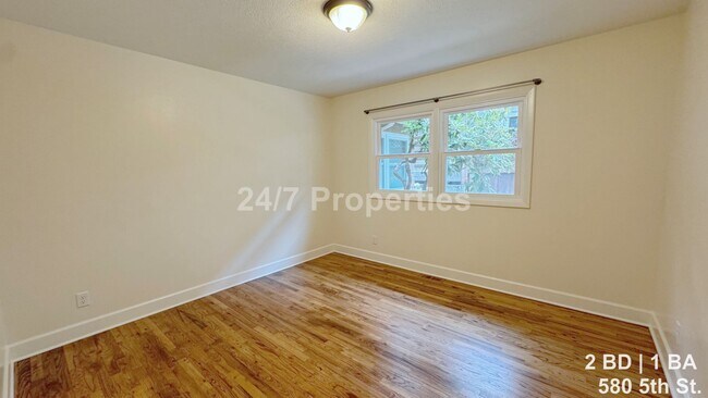 Building Photo - Remodeled 2 BD | 1BA Duplex - First Edition Lake Oswego