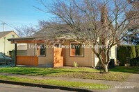 Building Photo - Spacious Woodstock Bungalow!