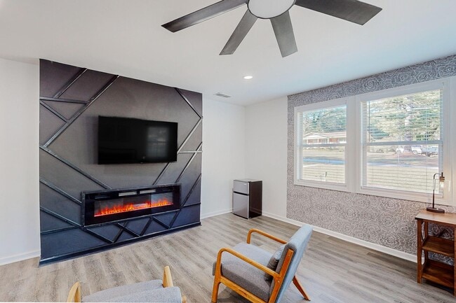 Building Photo - 4379 John Wesley Dr