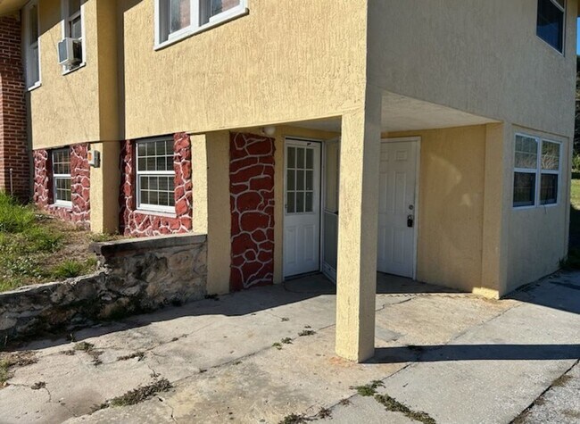 Building Photo - 1/1 Bottom level Duplex!