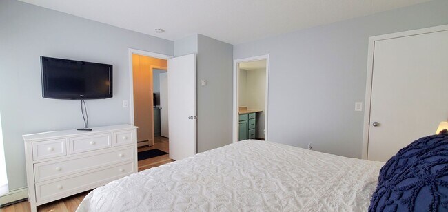 Building Photo - Off-Season Rental 2 Bedroom, 2 Bathroom Condo at Hilltop Condos