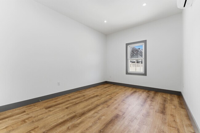 Building Photo - 821 18th St