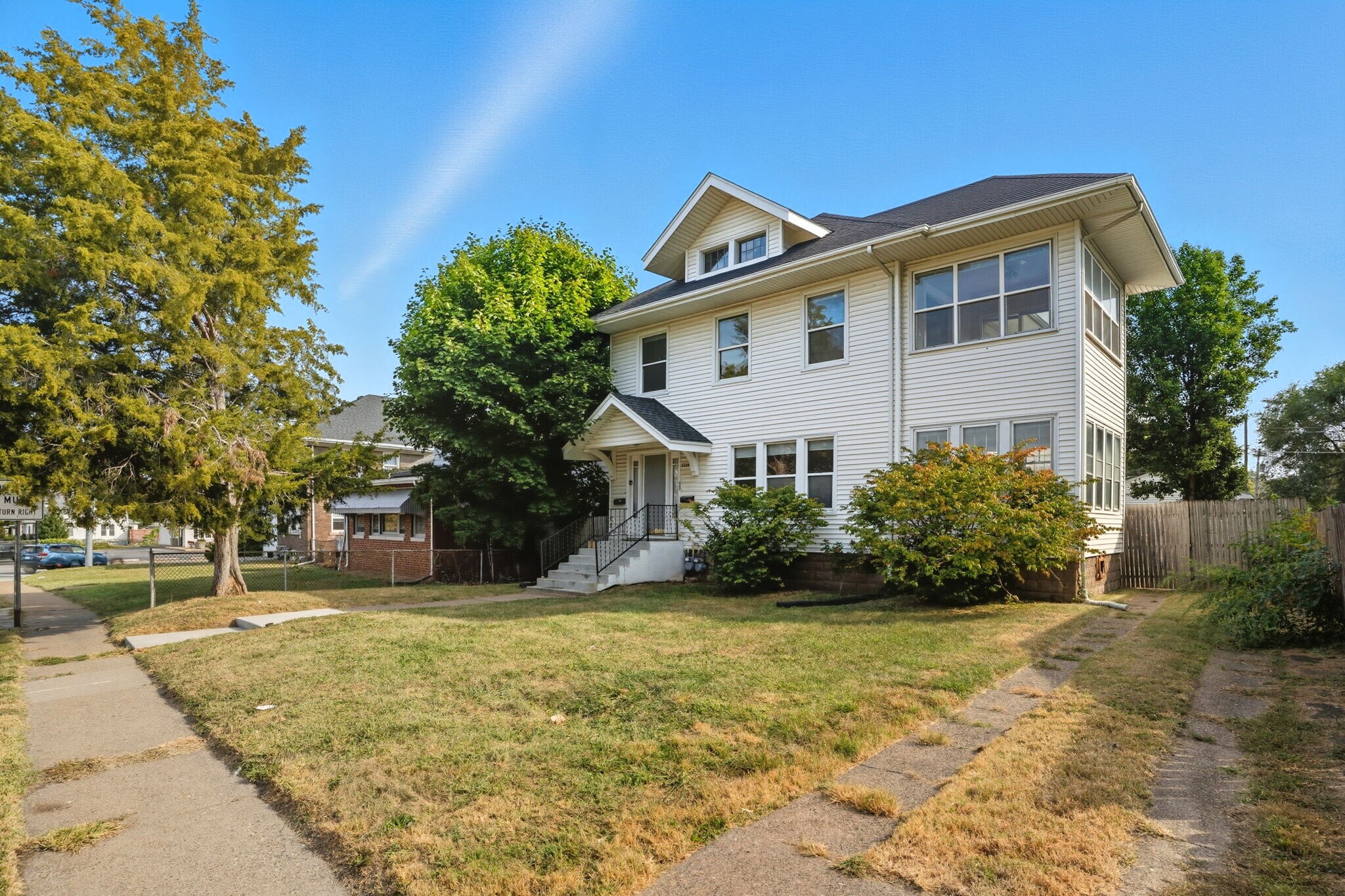 Building Photo - 1719 N Marquette St