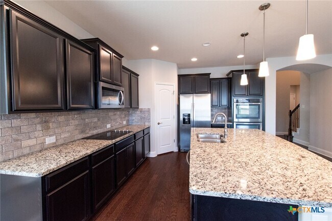 Building Photo - 846 Olive Ln