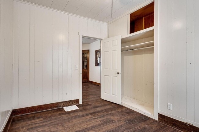 Building Photo - Charming 3 bed/1 bath home in La Crosse