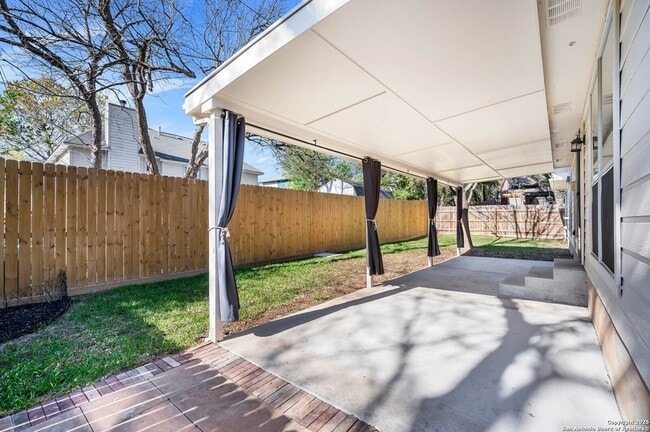 Building Photo - 963 River Rock