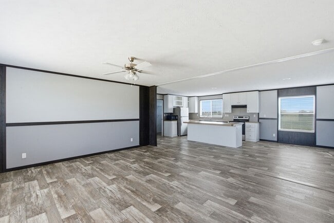 Building Photo - 303 Mesa Rdg