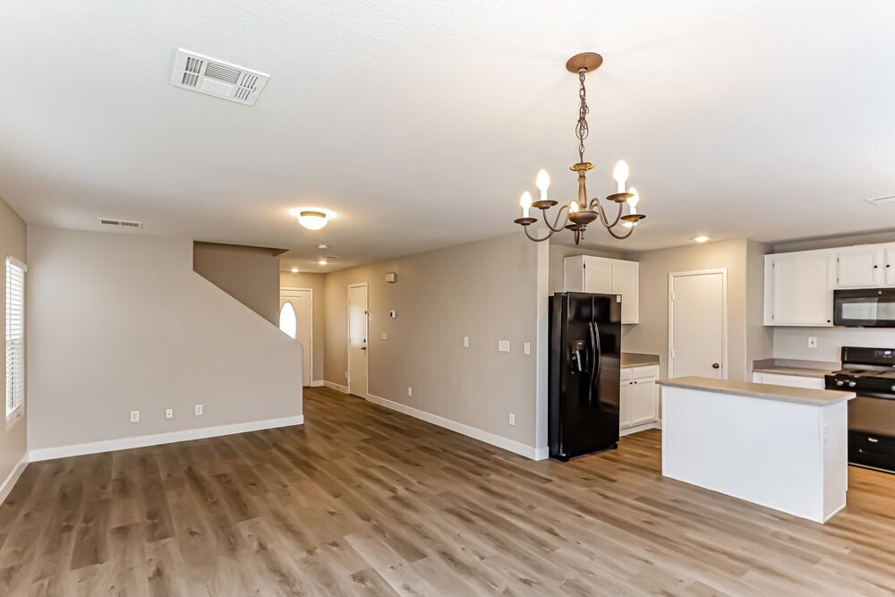 Building Photo - 570 Swiss Cottage Ave