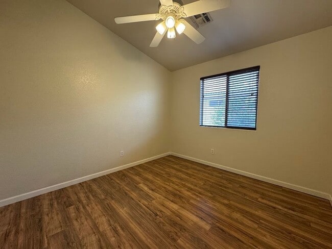 Building Photo - BEAUTIFUL 3 BEDROOM 2 BATHROOM HOME IN GOO...
