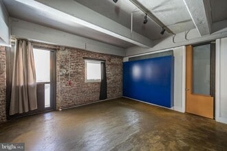 Building Photo - 144-50 W Laurel St