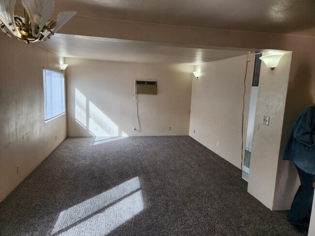 Building Photo - 133 SE Main St