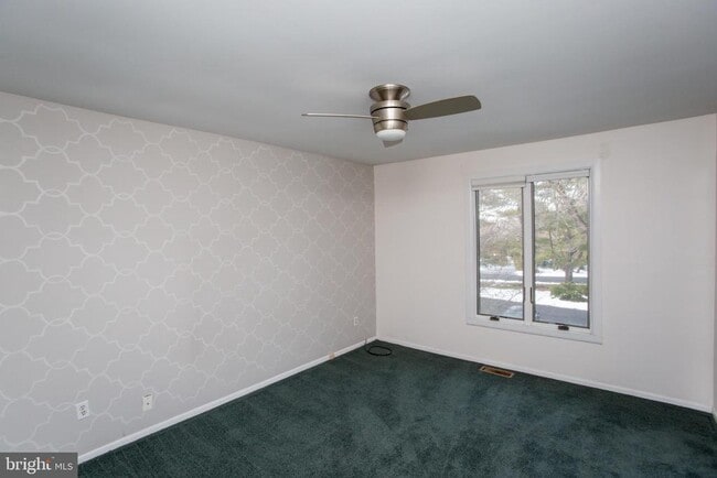 Building Photo - 17 Eden Roc