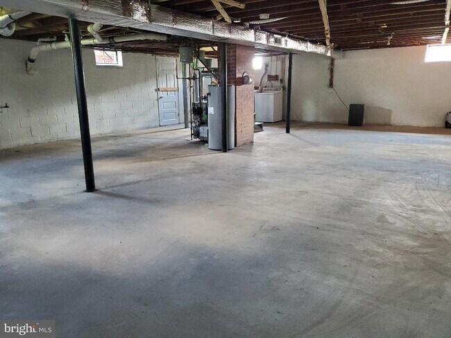 Building Photo - 326 Wellham Ave