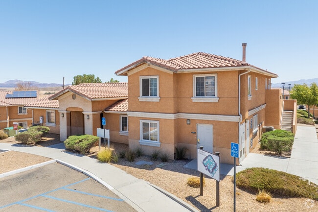 Building Photo - Suncrest