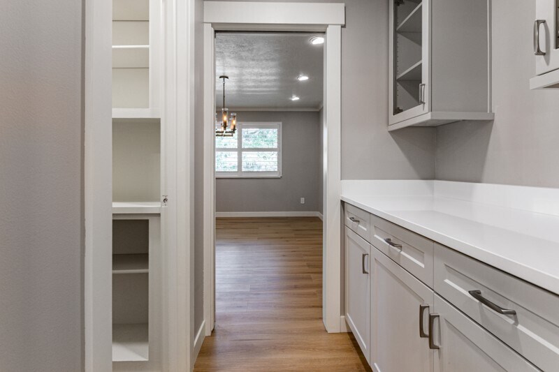 Building Photo - 2710 S Highland Dr