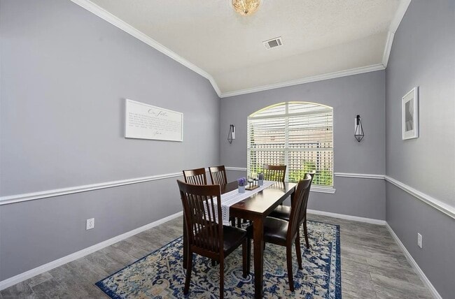 Building Photo - 814 N Elder Grove Dr