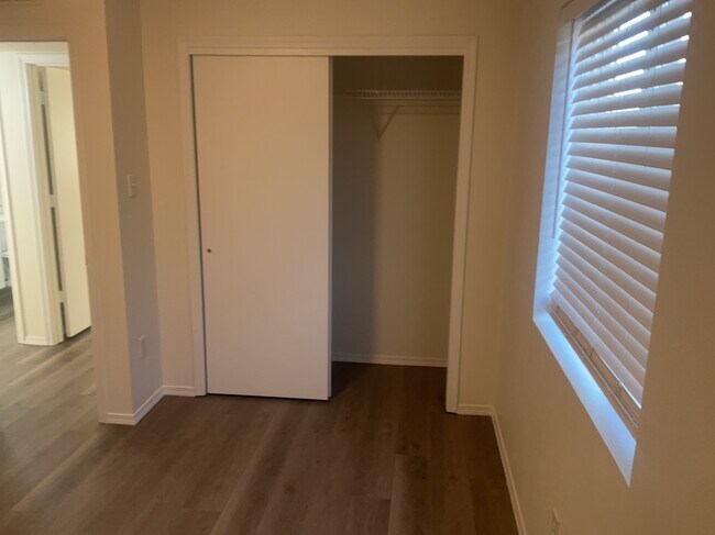 Building Photo - 10428 Pamplona St NW