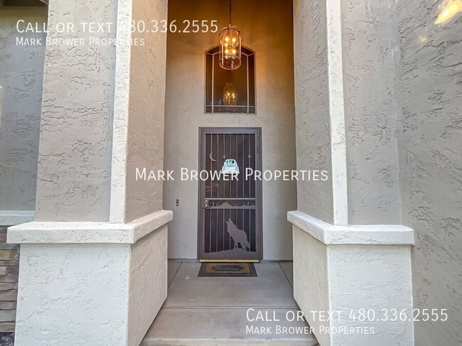 Building Photo - 380 W. Roadrunner Dr.