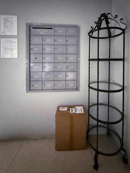 Building Photo - 250 Linden Ave