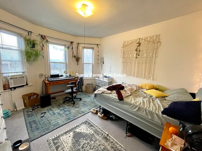 Building Photo - 530 Cambridge St