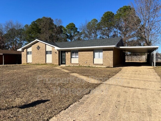 Building Photo - 2745 N Wallace Dr