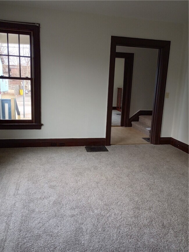 Building Photo - 362 W Gray St