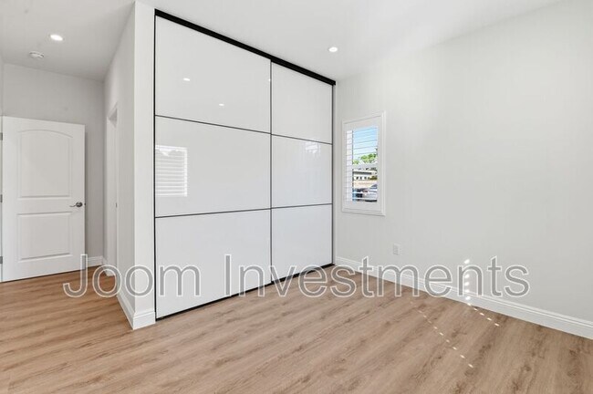 Building Photo - 9546 E Live Oak Ave