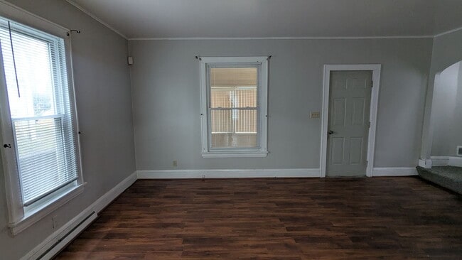 Building Photo - Charming 3-bedroom, 1.5-bathrooms home located in the heart of Akron