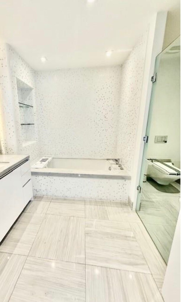 Building Photo - 16901 Collins Ave