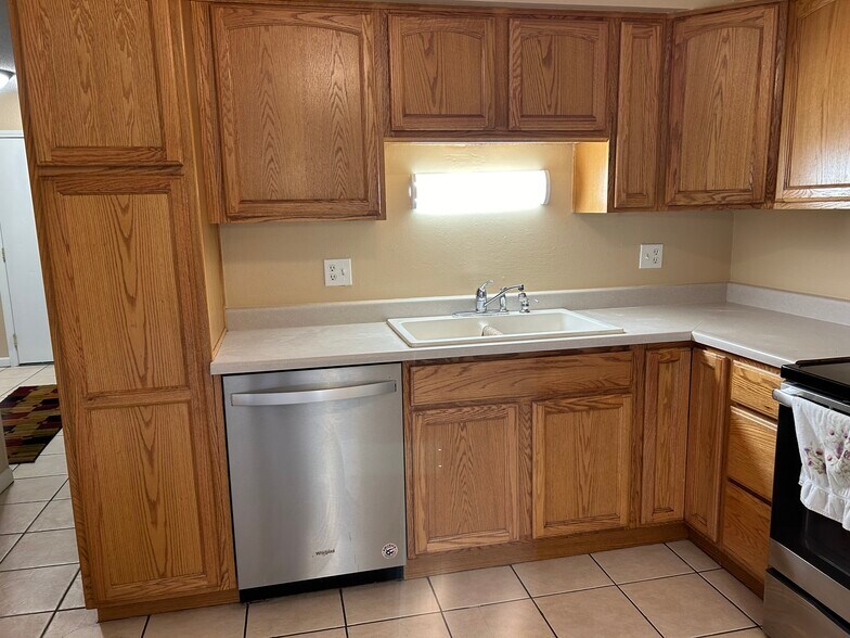 Building Photo - 2863 S Xanadu Way