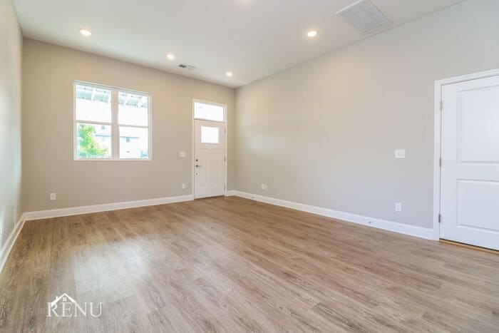 Building Photo - 5377 Lynnland Terrace