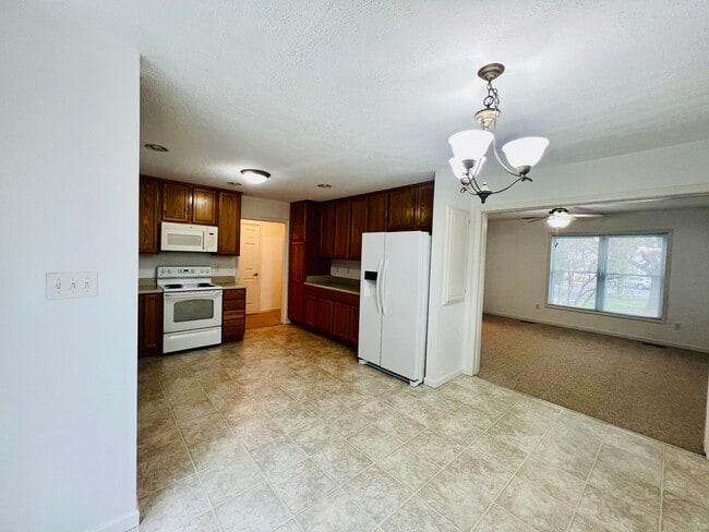 Building Photo - Townhouse Located at Pikes Place