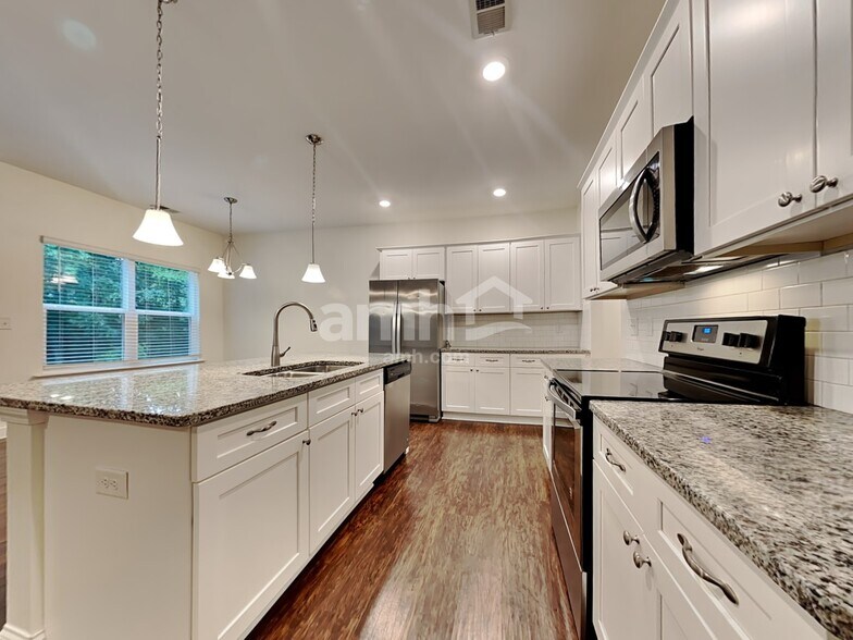 Building Photo - 174 Makenna Dr