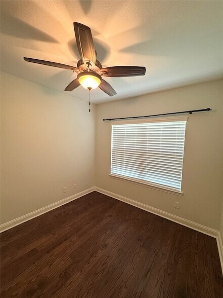 Building Photo - 1713 Fair Oaks Ln