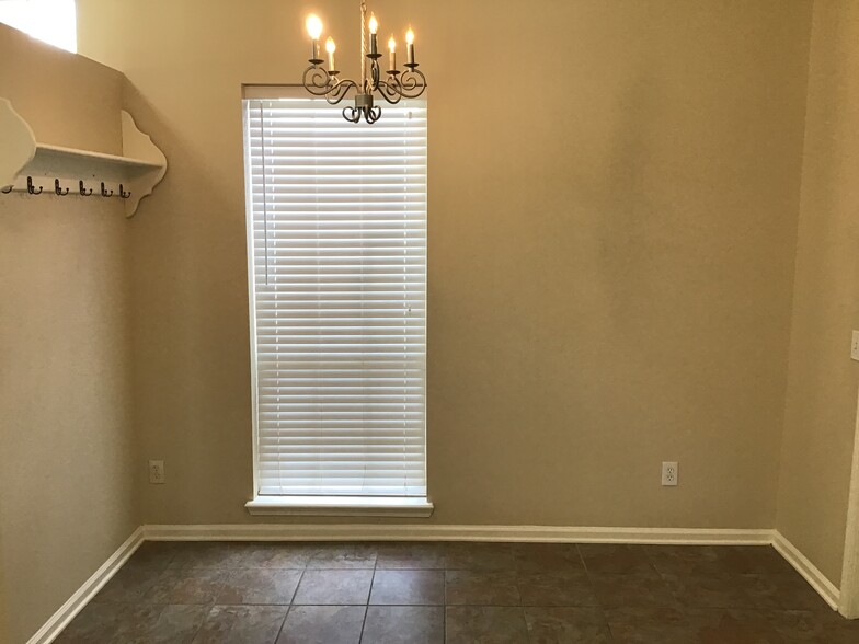 Building Photo - 1530 Roseberry Ct