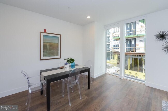 Building Photo - 236 W Thompson St