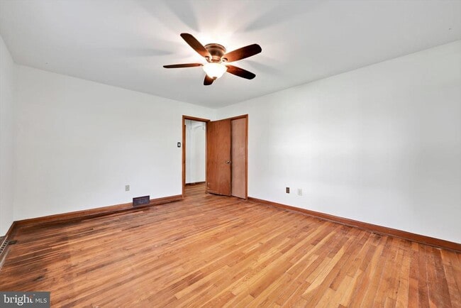 Building Photo - 27 Roselle Ave